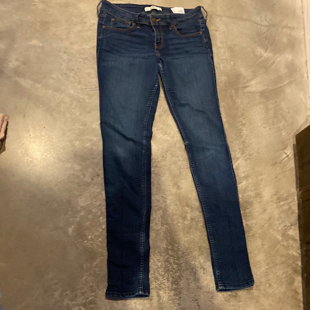 CUTE AND COMFY HOLLISTER JEANS!